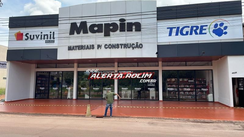 Câmeras de segurança flagraram a ação de bandidos durante a prática de furto, nesta madrugada, na empresa Mapin Materiais Para Construção, em Rolim de Moura Câmeras de segurança flagraram a ação de bandidos durante a prática de furto, nesta madrugada, na empresa Mapin Materiais Para Construção, em Rolim de Moura