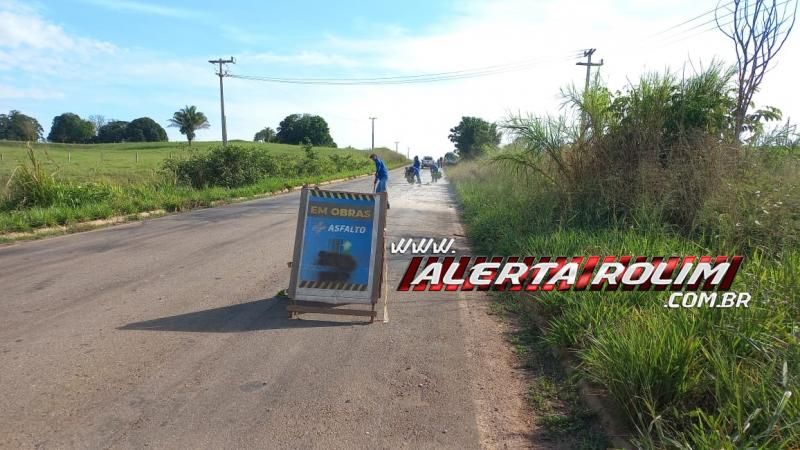 Carro capotou após passar sobre brita espalhada na RO 383, em Rolim de Moura – Vídeo Carro capotou após passar sobre brita espalhada na RO 383, em Rolim de Moura – Vídeo