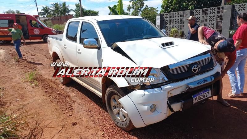 Colisao entre caminhonete e moto deixou duas pessoas feridas nessa tarde no bairro Cidade Alta, em Rolim de Moura Colisao entre caminhonete e moto deixou duas pessoas feridas nessa tarde no bairro Cidade Alta, em Rolim de Moura