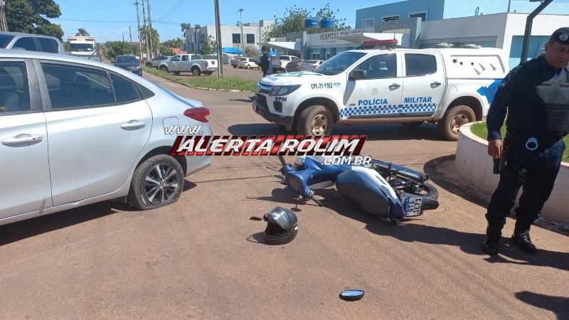 Condutor de moto foi socorrido após acidente de trânsito nessa manhã, em Rolim de Moura - Veja o vídeo da colisão Condutor de moto foi socorrido após acidente de trânsito nessa manhã, em Rolim de Moura - Veja o vídeo da colisão