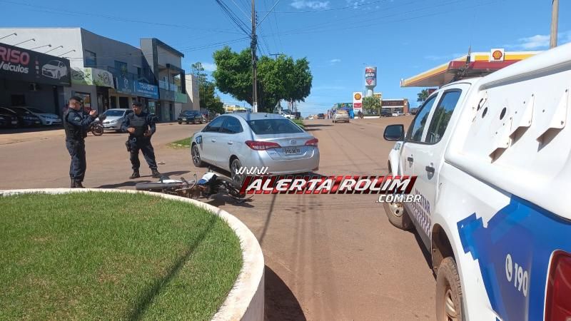 Condutor de moto foi socorrido após acidente de trânsito nessa manhã, em Rolim de Moura - Veja o vídeo da colisão Condutor de moto foi socorrido após acidente de trânsito nessa manhã, em Rolim de Moura - Veja o vídeo da colisão
