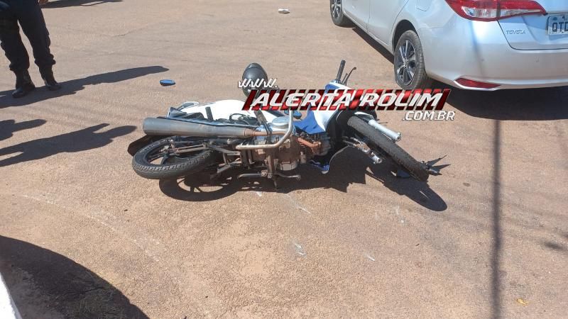 Condutor de moto foi socorrido após acidente de trânsito nessa manhã, em Rolim de Moura - Veja o vídeo da colisão Condutor de moto foi socorrido após acidente de trânsito nessa manhã, em Rolim de Moura - Veja o vídeo da colisão
