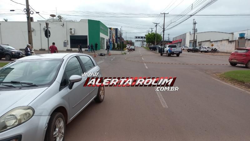 No segundo acidente do dia, condutora de moto foi socorrida após colisão com carro em uma das rotatórias de Rolim de Moura No segundo acidente do dia, condutora de moto foi socorrida após colisão com carro em uma das rotatórias de Rolim de Moura