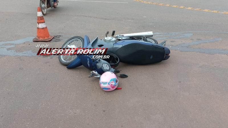 No segundo acidente do dia, condutora de moto foi socorrida após colisão com carro em uma das rotatórias de Rolim de Moura No segundo acidente do dia, condutora de moto foi socorrida após colisão com carro em uma das rotatórias de Rolim de Moura