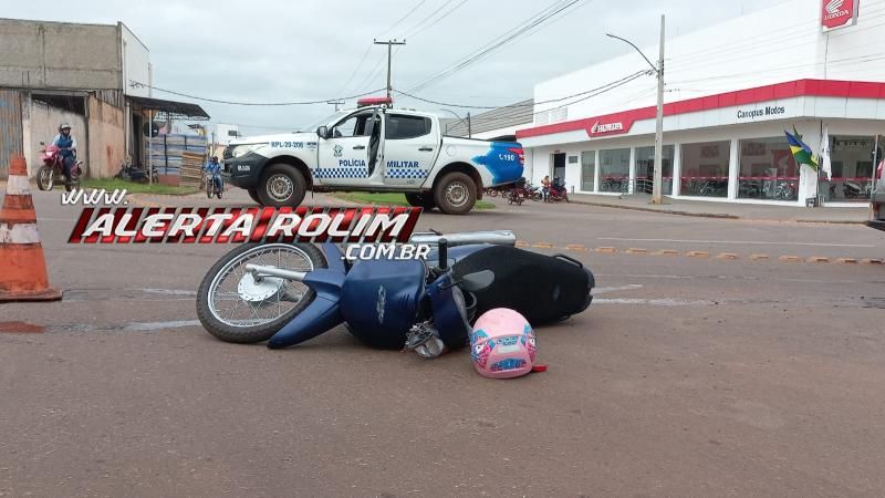 No segundo acidente do dia, condutora de moto foi socorrida após colisão com carro em uma das rotatórias de Rolim de Moura No segundo acidente do dia, condutora de moto foi socorrida após colisão com carro em uma das rotatórias de Rolim de Moura