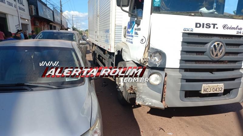 Dois acidentes foram registrados em sequência no mesmo local nessa tarde, em Rolim de Moura – Vídeo Dois acidentes foram registrados em sequência no mesmo local nessa tarde, em Rolim de Moura – Vídeo