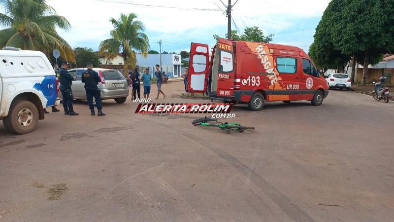 Dois adolescentes foram socorridos após colisão entre carro e bicicleta nessa tarde, em Rolim de Moura Dois adolescentes foram socorridos após colisão entre carro e bicicleta nessa tarde, em Rolim de Moura