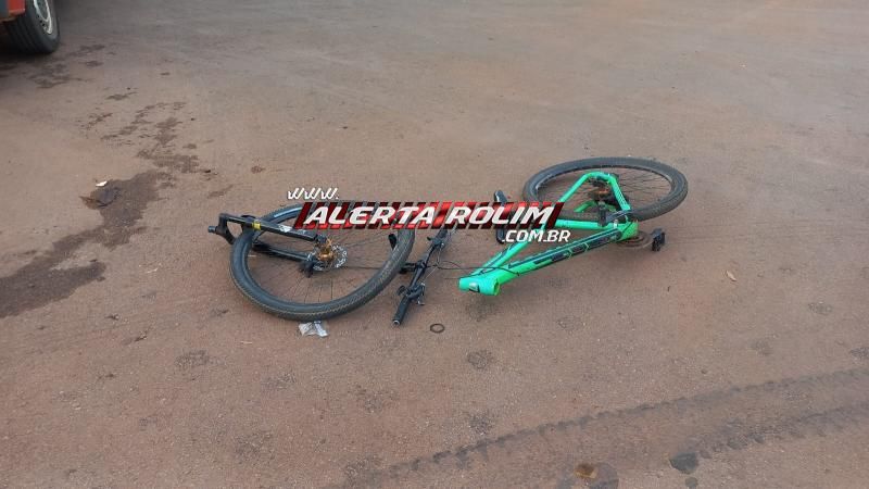 Dois adolescentes foram socorridos após colisão entre carro e bicicleta nessa tarde, em Rolim de Moura Dois adolescentes foram socorridos após colisão entre carro e bicicleta nessa tarde, em Rolim de Moura