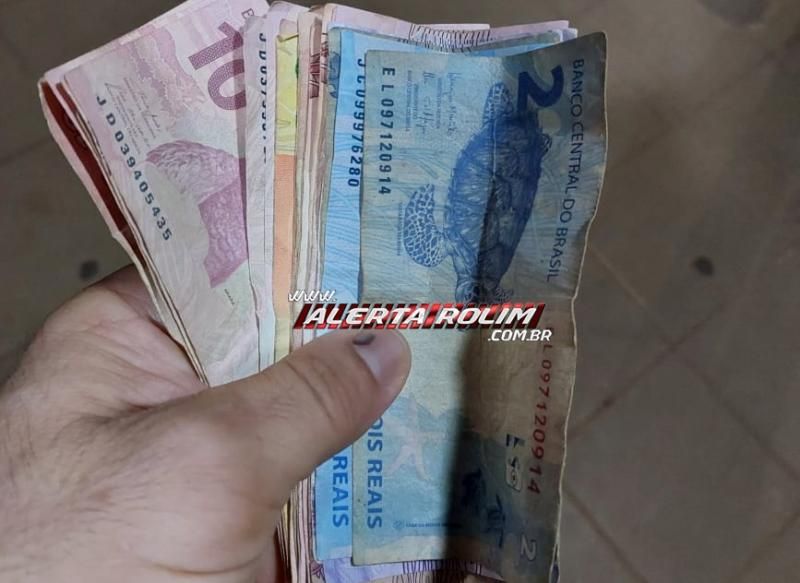 Dois criminosos danificaram e praticaram furto na Loja Cacau Show, em Rolim de Moura; PM agiu rápido e recuperou dinheiro furtado Dois criminosos danificaram e praticaram furto na Loja Cacau Show, em Rolim de Moura; PM agiu rápido e recuperou dinheiro furtado