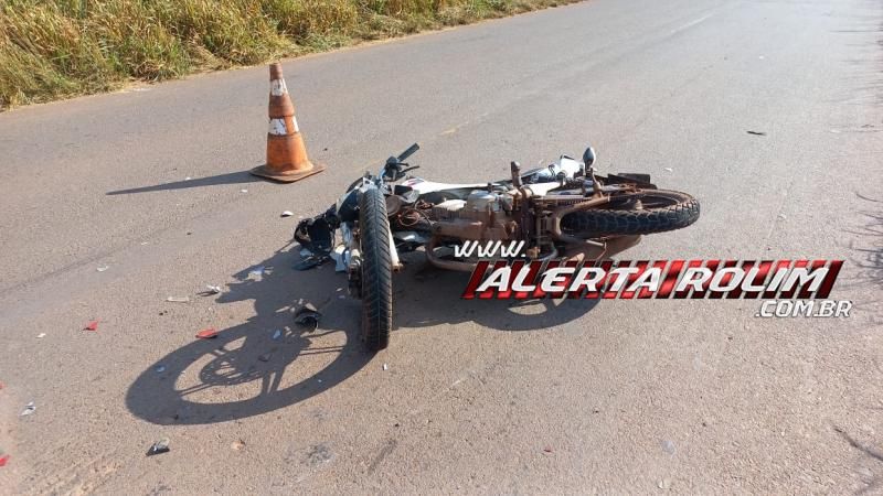 Motociclista foi socorrido após bater na traseira de carro na RO 010, em Rolim de Moura Motociclista foi socorrido após bater na traseira de carro na RO 010, em Rolim de Moura
