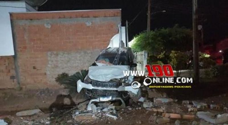 Motorista bateu em residência no bairro Santa Felicidade, em Alta Floresta do Oeste Motorista bateu em residência no bairro Santa Felicidade, em Alta Floresta do Oeste