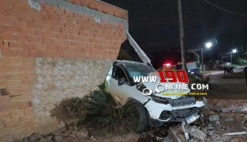 Motorista bateu em residência no bairro Santa Felicidade, em Alta Floresta do Oeste Motorista bateu em residência no bairro Santa Felicidade, em Alta Floresta do Oeste