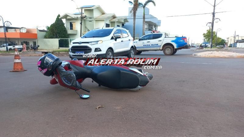 Mulher foi socorrida após acidente de trânsito nessa tarde, em Rolim de Moura Mulher foi socorrida após acidente de trânsito nessa tarde, em Rolim de Moura