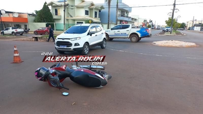 Mulher foi socorrida após acidente de trânsito nessa tarde, em Rolim de Moura Mulher foi socorrida após acidente de trânsito nessa tarde, em Rolim de Moura