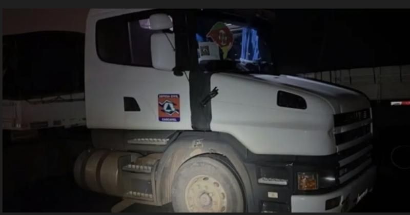 PRF encontra 53 kg de cocaína e crack em carreta com doações para o Rio Grande do Sul PRF encontra 53 kg de cocaína e crack em carreta com doações para o Rio Grande do Sul