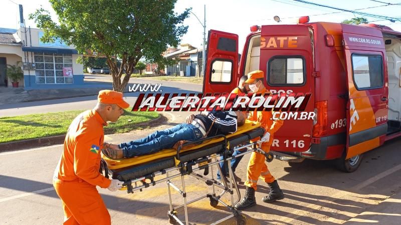 Colisão entre moto e veículo do DER deixou mulher ferida nessa manhã, em Rolim de Moura Colisão entre moto e veículo do DER deixou mulher ferida nessa manhã, em Rolim de Moura