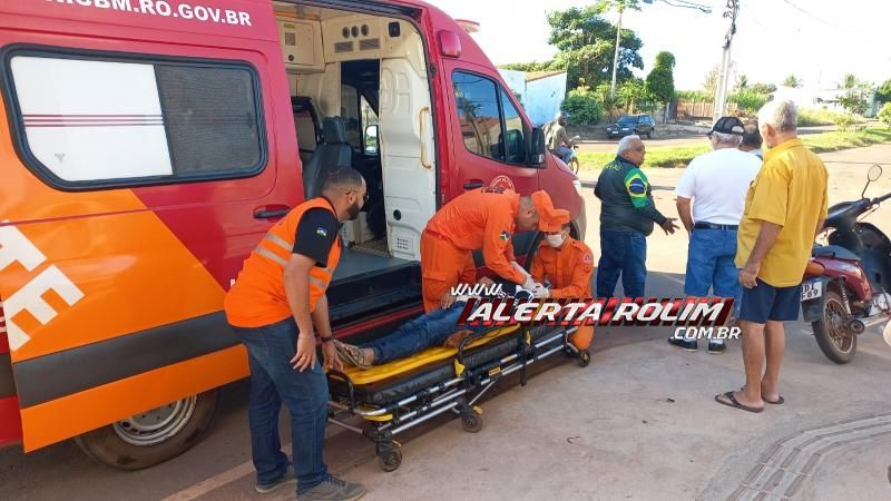 Colisão entre moto e veículo do DER deixou mulher ferida nessa manhã, em Rolim de Moura Colisão entre moto e veículo do DER deixou mulher ferida nessa manhã, em Rolim de Moura