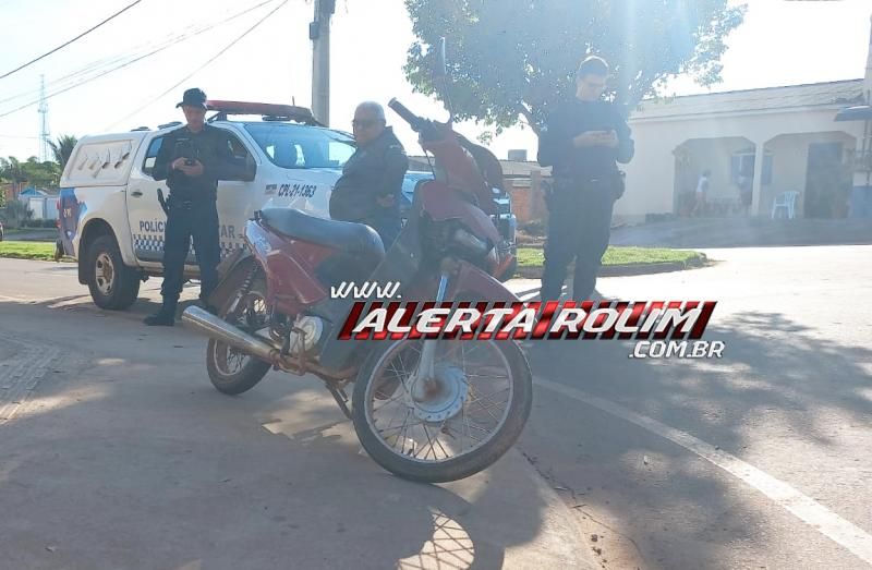 Colisão entre moto e veículo do DER deixou mulher ferida nessa manhã, em Rolim de Moura Colisão entre moto e veículo do DER deixou mulher ferida nessa manhã, em Rolim de Moura