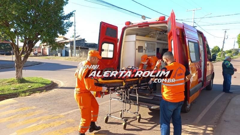 Colisão entre moto e veículo do DER deixou mulher ferida nessa manhã, em Rolim de Moura Colisão entre moto e veículo do DER deixou mulher ferida nessa manhã, em Rolim de Moura