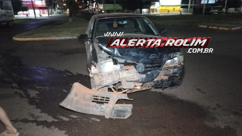 Acidente de trânsito envolvendo dois carros foi registrado nessa noite no Centro de Rolim de Moura Acidente de trânsito envolvendo dois carros foi registrado nessa noite no Centro de Rolim de Moura