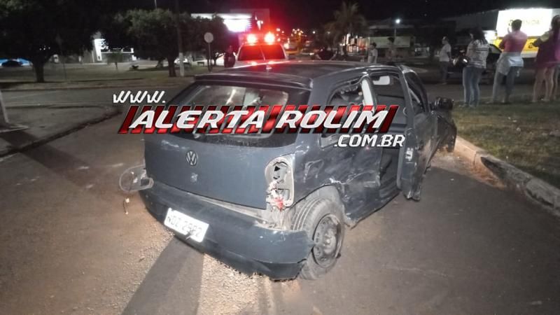 Acidente de trânsito envolvendo dois carros foi registrado nessa noite no Centro de Rolim de Moura Acidente de trânsito envolvendo dois carros foi registrado nessa noite no Centro de Rolim de Moura