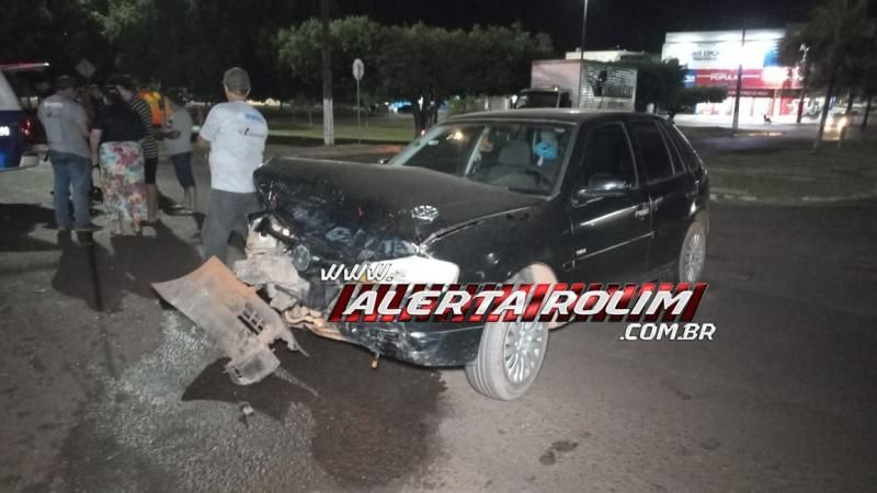 Acidente de trânsito envolvendo dois carros foi registrado nessa noite no Centro de Rolim de Moura Acidente de trânsito envolvendo dois carros foi registrado nessa noite no Centro de Rolim de Moura