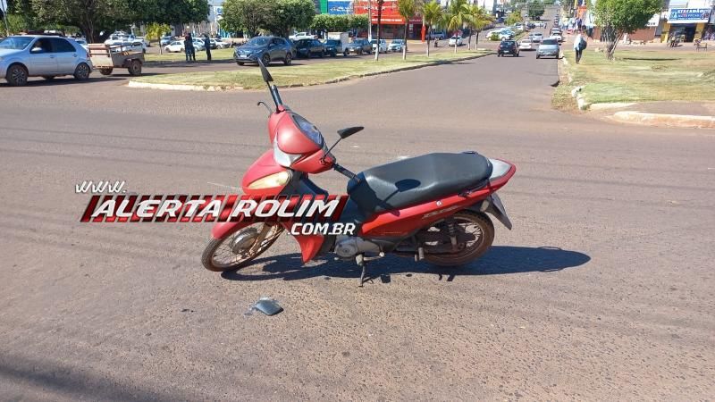 Acidente de trânsito envolvendo duas motos deixou mulher ferida nesse sábado, em Rolim de Moura Acidente de trânsito envolvendo duas motos deixou mulher ferida nesse sábado, em Rolim de Moura