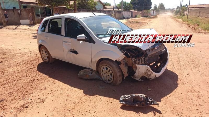 Colisão entre dois carros foi registrada nessa tarde no bairro Cidade Alta, em Rolim de Moura Colisão entre dois carros foi registrada nessa tarde no bairro Cidade Alta, em Rolim de Moura