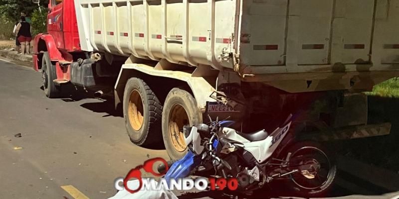 Motociclista morreu ao bater na traseira de caminhão caçamba, em RO Motociclista morreu ao bater na traseira de caminhão caçamba, em RO