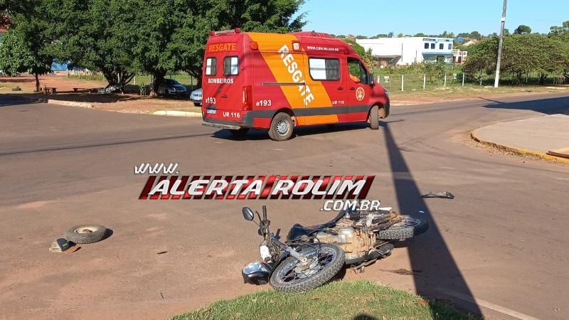 Ocupantes de moto foram socorridos após serem atingidos por carro nessa manhã de domingo, em Rolim de Moura Ocupantes de moto foram socorridos após serem atingidos por carro nessa manhã de domingo, em Rolim de Moura