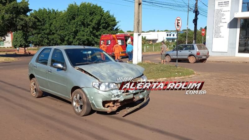 Ocupantes de moto foram socorridos após serem atingidos por carro nessa manhã de domingo, em Rolim de Moura Ocupantes de moto foram socorridos após serem atingidos por carro nessa manhã de domingo, em Rolim de Moura