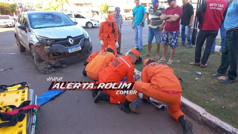 Primeiro acidente de trânsito do dia deixou condutor de moto com fratura em uma das pernas, em Rolim de Moura Primeiro acidente de trânsito do dia deixou condutor de moto com fratura em uma das pernas, em Rolim de Moura