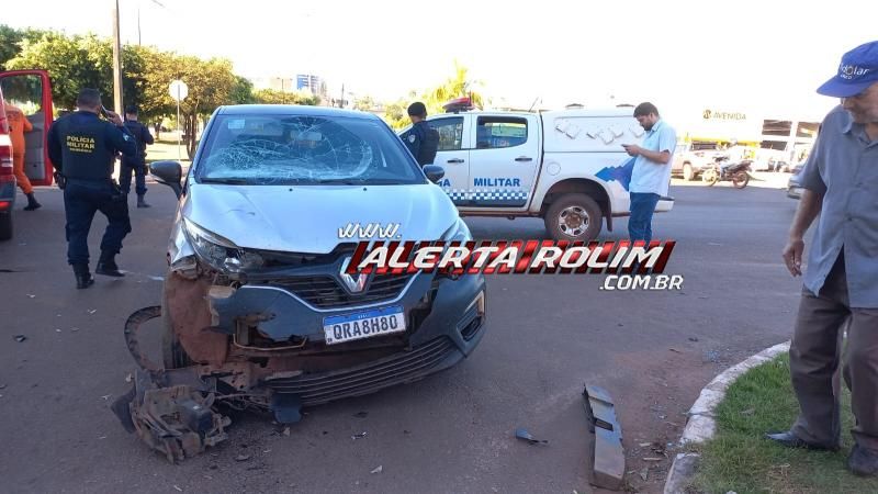 Primeiro acidente de trânsito do dia deixou condutor de moto com fratura em uma das pernas, em Rolim de Moura Primeiro acidente de trânsito do dia deixou condutor de moto com fratura em uma das pernas, em Rolim de Moura