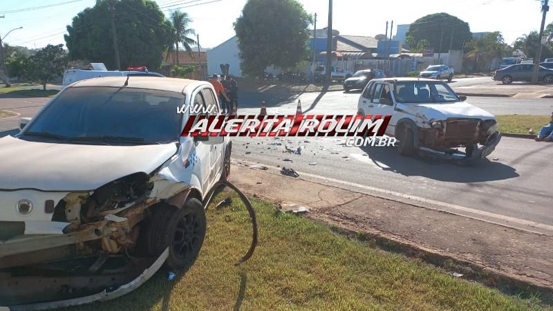Colisão entre dois carros resultou no segundo acidente do dia, em Rolim de Moura Colisão entre dois carros resultou no segundo acidente do dia, em Rolim de Moura