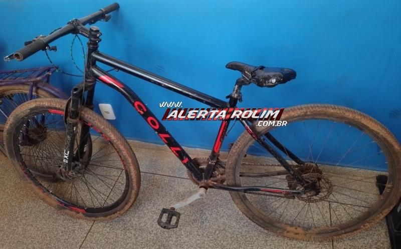Duas bicicletas, possivelmente furtadas, foram encontradas e apresentadas na UNISP, pela Polícia Militar, em Rolim de Moura Duas bicicletas, possivelmente furtadas, foram encontradas e apresentadas na UNISP, pela Polícia Militar, em Rolim de Moura