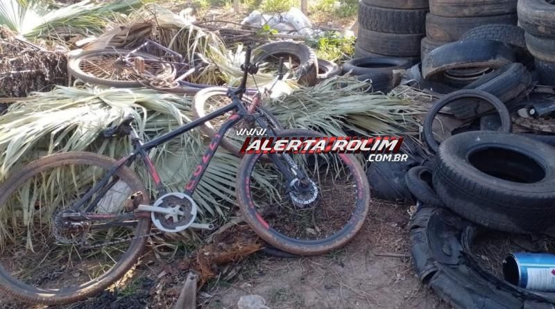 Duas bicicletas, possivelmente furtadas, foram encontradas e apresentadas na UNISP, pela Polícia Militar, em Rolim de Moura Duas bicicletas, possivelmente furtadas, foram encontradas e apresentadas na UNISP, pela Polícia Militar, em Rolim de Moura