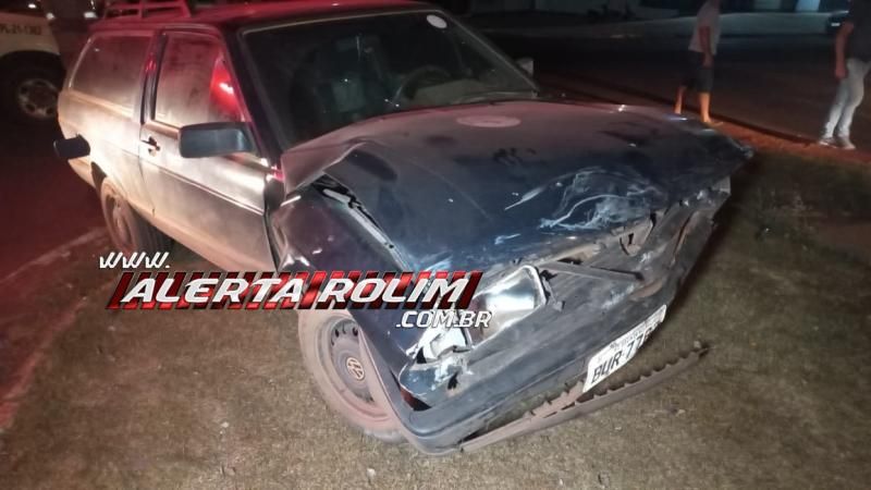 Carro tombou ao ser atingido por outro nessa noite em Rolim de Moura Carro tombou ao ser atingido por outro nessa noite em Rolim de Moura