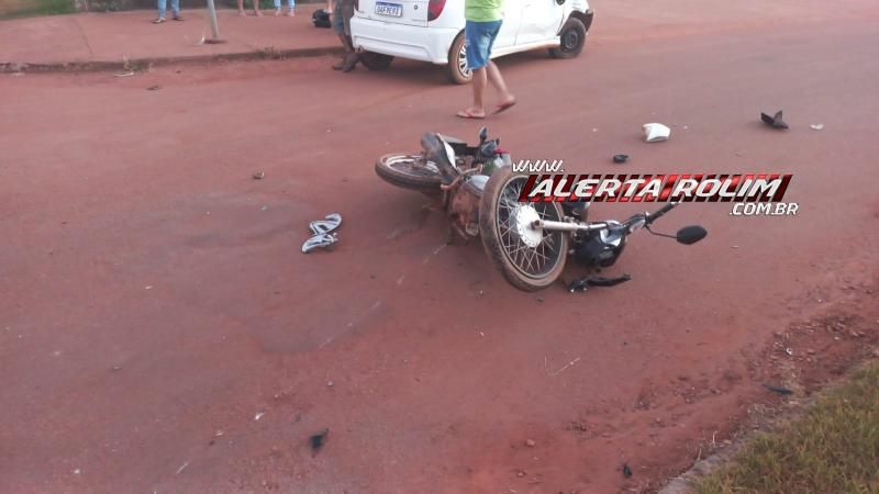 Acidente de trânsito envolvendo carro e moto deixou um ferido nessa tarde, em Rolim de Moura Acidente de trânsito envolvendo carro e moto deixou um ferido nessa tarde, em Rolim de Moura