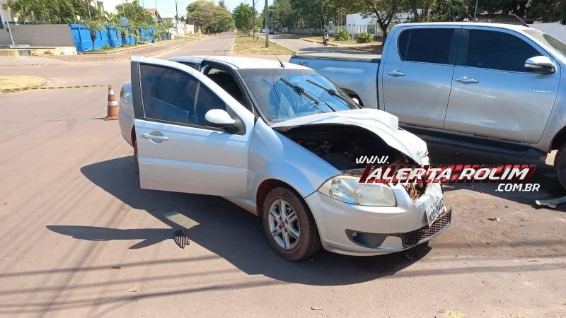 Acidente de trânsito envolvendo dois veículos foi registrado em Rolim de Moura Acidente de trânsito envolvendo dois veículos foi registrado em Rolim de Moura