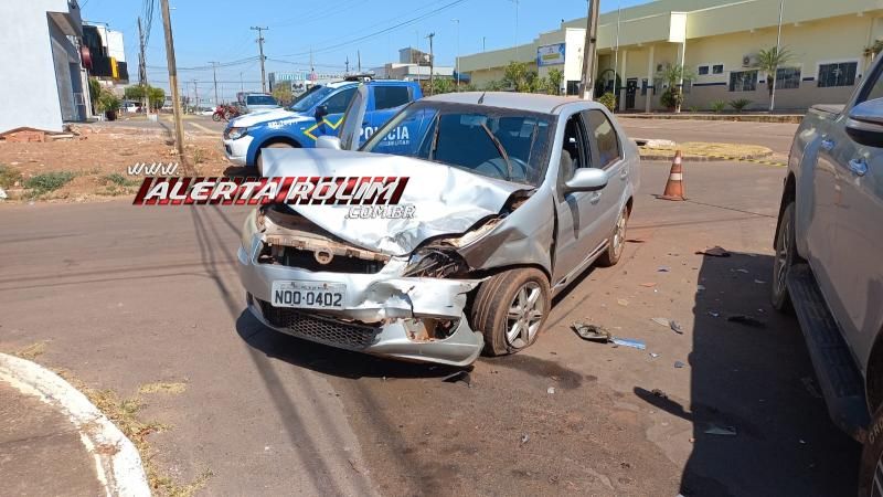 Acidente de trânsito envolvendo dois veículos foi registrado em Rolim de Moura Acidente de trânsito envolvendo dois veículos foi registrado em Rolim de Moura