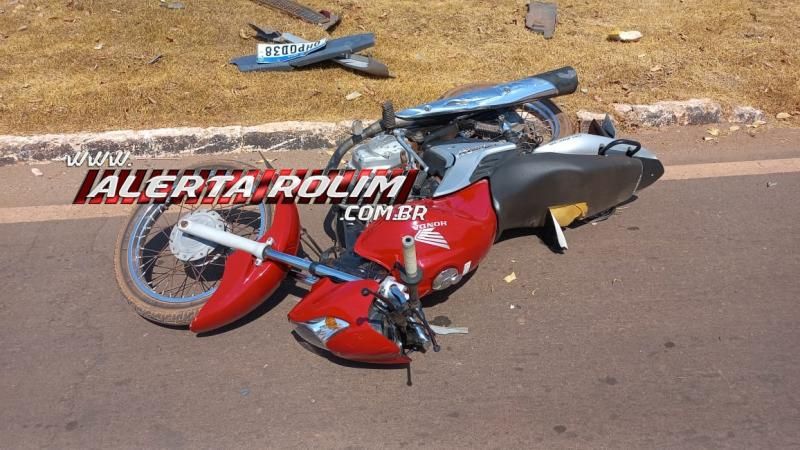 Acidente envolvendo carro e moto foi registrado em rotatória de Rolim de Moura Acidente envolvendo carro e moto foi registrado em rotatória de Rolim de Moura