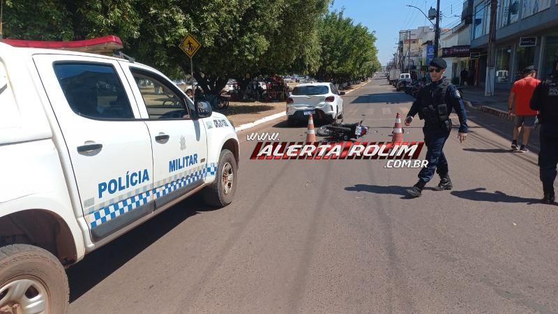 Adolescente foi socorrido após bater moto na traseira de carro, em Rolim de Moura Adolescente foi socorrido após bater moto na traseira de carro, em Rolim de Moura