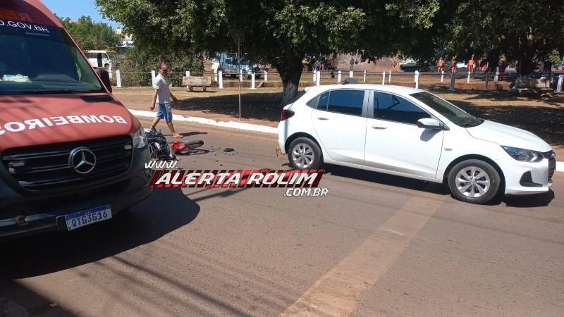 Adolescente foi socorrido após bater moto na traseira de carro, em Rolim de Moura Adolescente foi socorrido após bater moto na traseira de carro, em Rolim de Moura