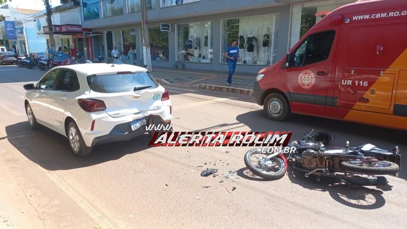 Adolescente foi socorrido após bater moto na traseira de carro, em Rolim de Moura Adolescente foi socorrido após bater moto na traseira de carro, em Rolim de Moura