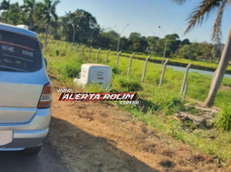 Após passar mal, motorista perdeu controle da direção e saiu da pista nessa manhã, em Rolim de Moura Após passar mal, motorista perdeu controle da direção e saiu da pista nessa manhã, em Rolim de Moura