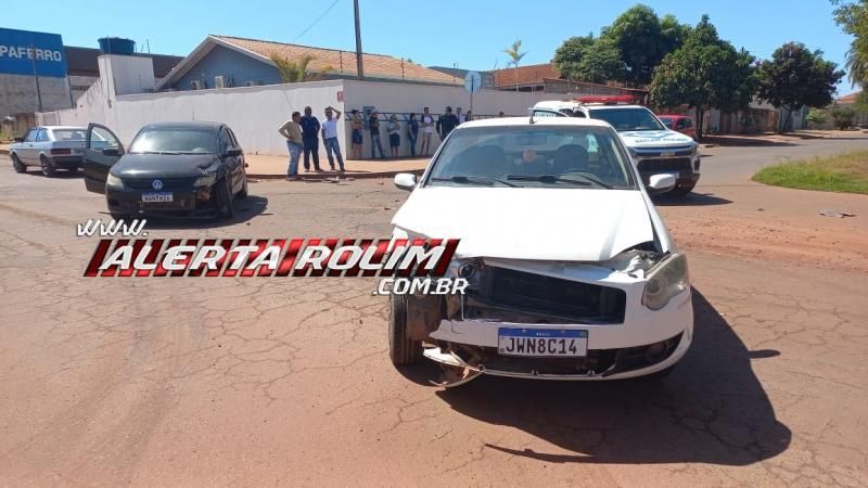 Colisão entre dois carros foi registrada no começo dessa tarde, em Rolim de Moura Colisão entre dois carros foi registrada no começo dessa tarde, em Rolim de Moura