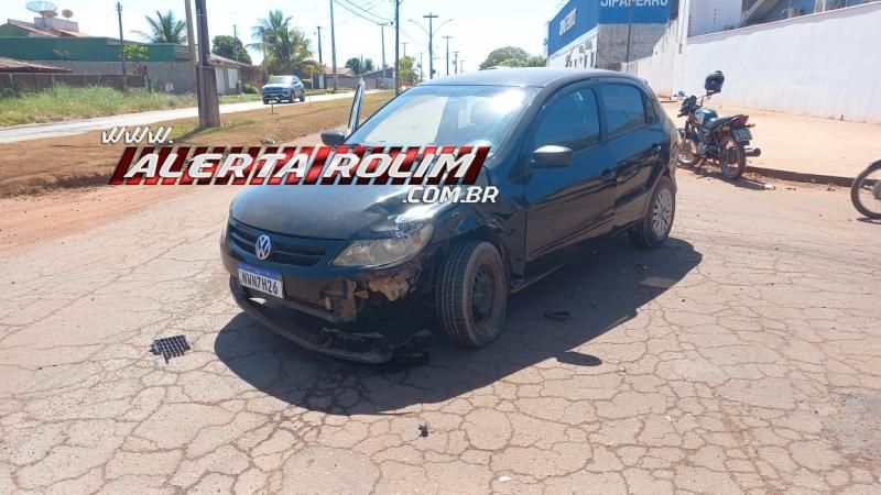 Colisão entre dois carros foi registrada no começo dessa tarde, em Rolim de Moura Colisão entre dois carros foi registrada no começo dessa tarde, em Rolim de Moura