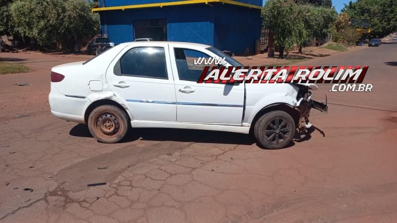 Colisão entre dois carros foi registrada no começo dessa tarde, em Rolim de Moura Colisão entre dois carros foi registrada no começo dessa tarde, em Rolim de Moura