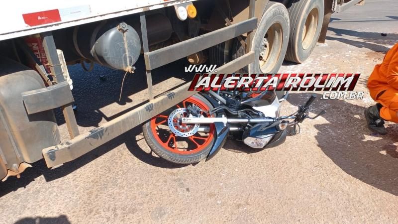 Colisão entre moto e caminhão deixou mulher ferida nessa manhã, em Rolim de Moura Colisão entre moto e caminhão deixou mulher ferida nessa manhã, em Rolim de Moura