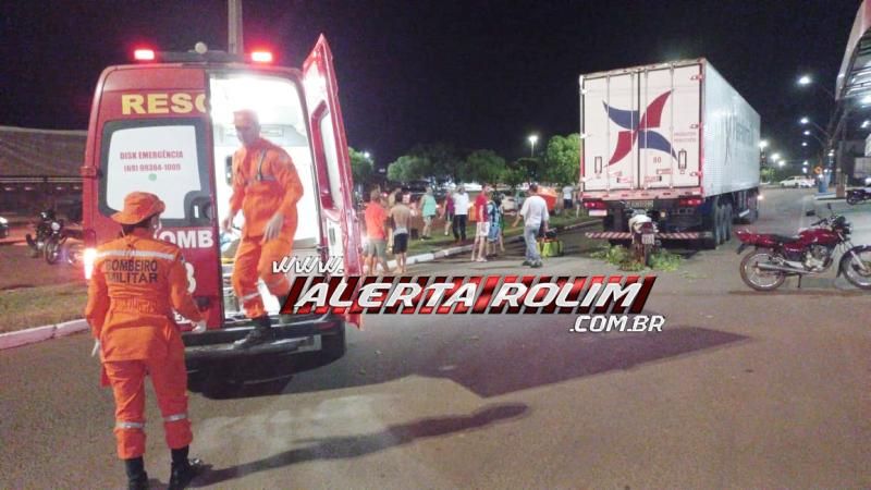Delivery foi socorrido com ferimento na cabeça após bater na traseira de carreta que estava imobilizada na via, em Rolim de Moura Delivery foi socorrido com ferimento na cabeça após bater na traseira de carreta que estava imobilizada na via, em Rolim de Moura